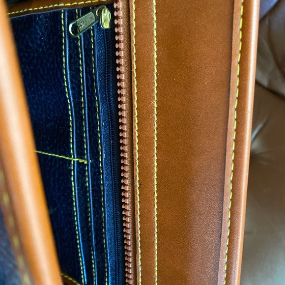 Vintage Dooney and Bourke All Weather Leather bag - Picture 9 of 9